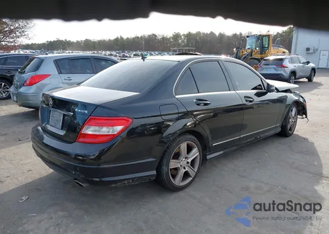 2011 Mercedes-Benz C 300 Luxury 4Matic/Sport 4Matic из США, поврежденный, VIN WDDGF8BB4BR140177